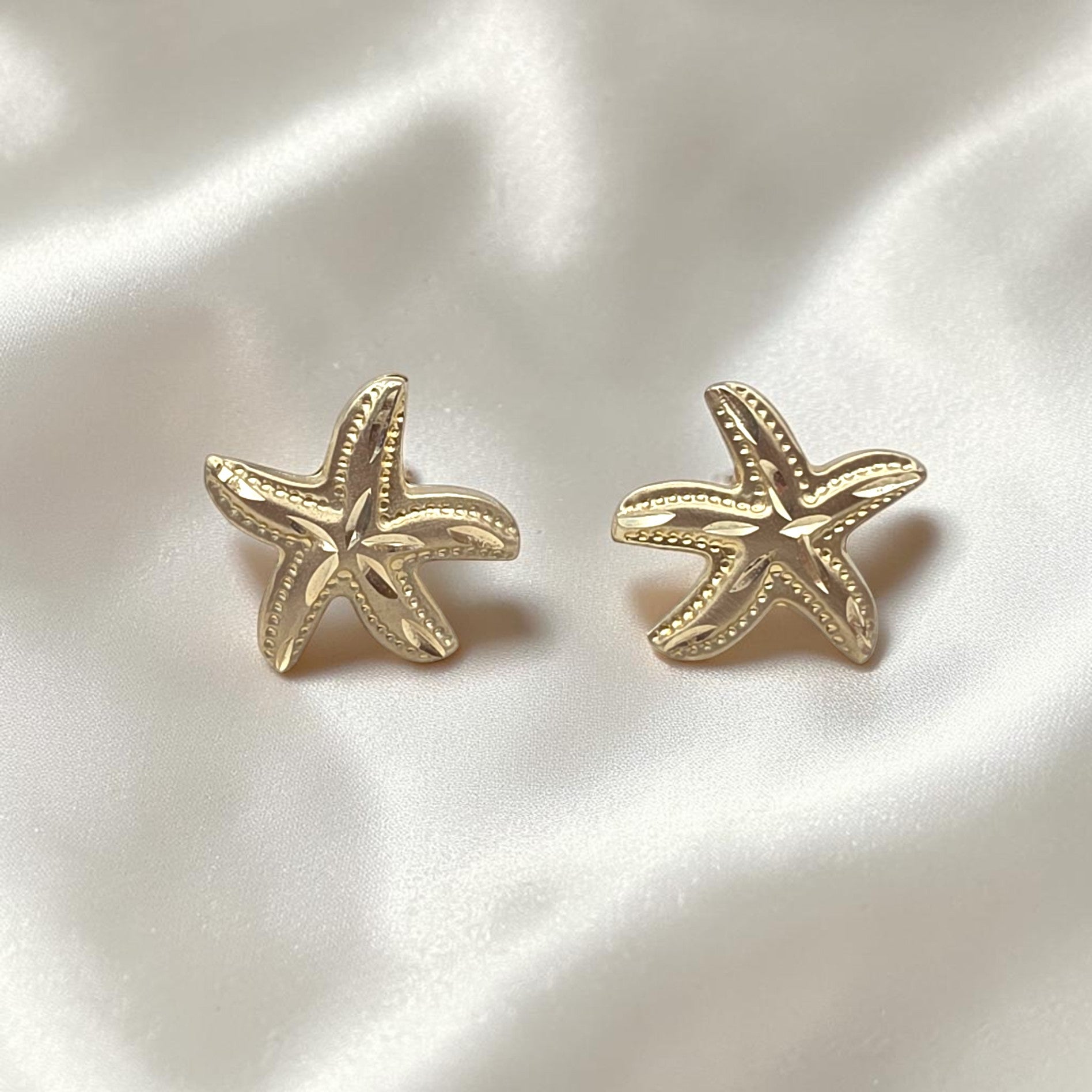 Vintage 14K Solid Gold Diamond Cut Dainty Starfish Stud Earrings