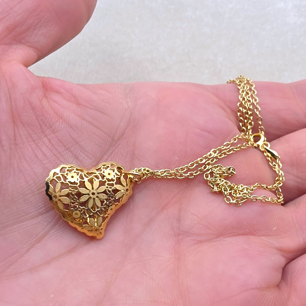 Vintage Italian 14K Gold Delicate Floral Openwork Puffy Heart Pendant Necklace