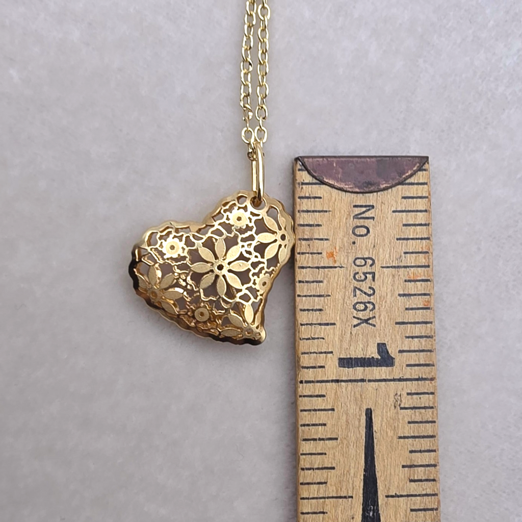 Vintage Italian 14K Gold Delicate Floral Openwork Puffy Heart Pendant Necklace