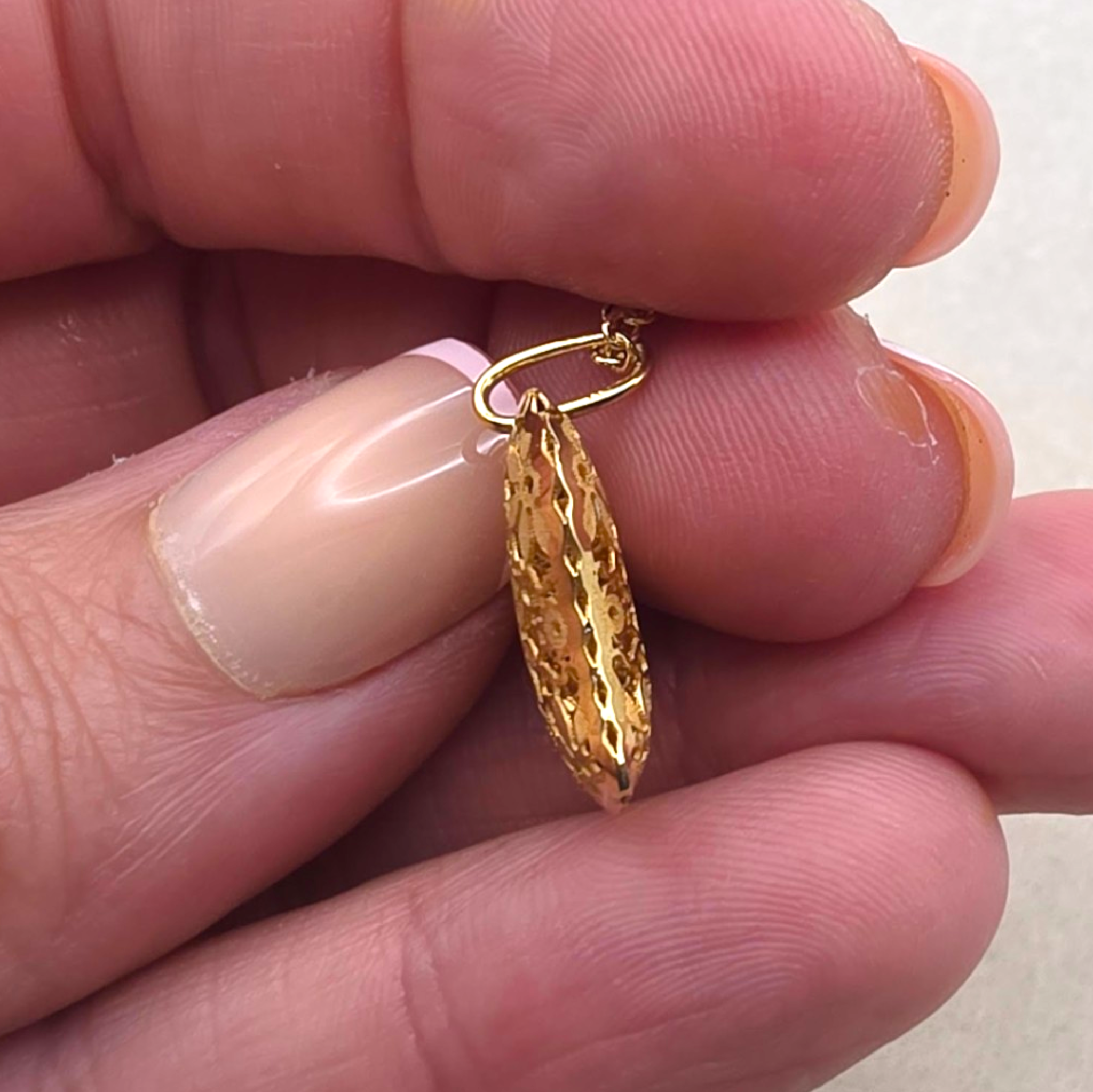 Vintage Italian 14K Gold Delicate Floral Openwork Puffy Heart Pendant Necklace