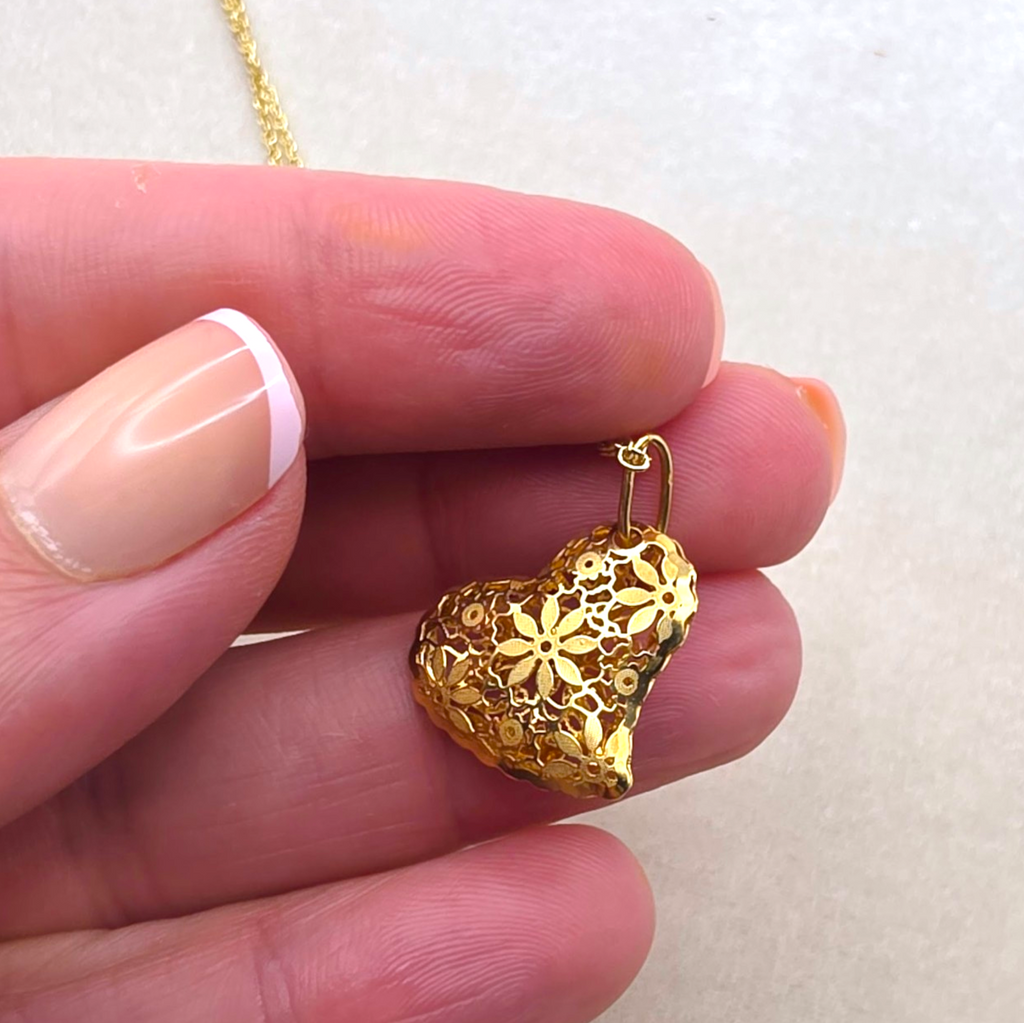 Vintage Italian 14K Gold Delicate Floral Openwork Puffy Heart Pendant Necklace