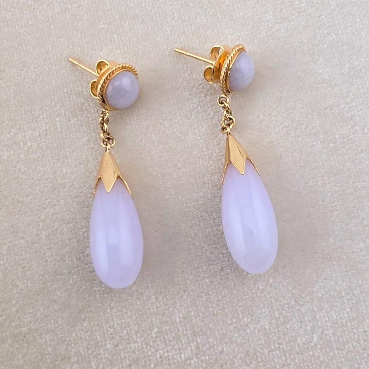 Vintage 14K Gold Icy Lavender Jadeite Jade Dangle Drop Earrings