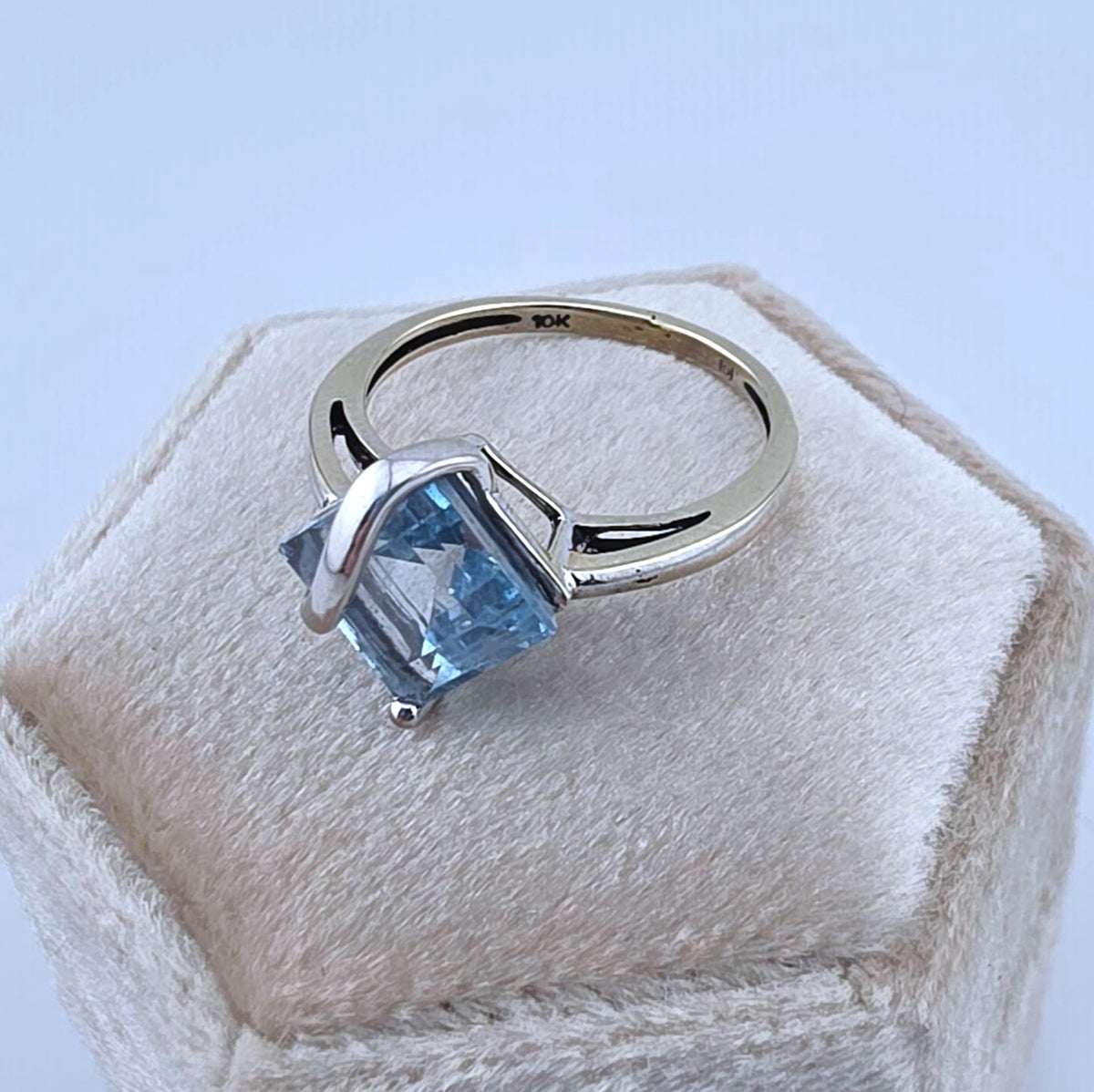 Vintage 10K White Gold Blue Topaz Modernist Ring Size 6
