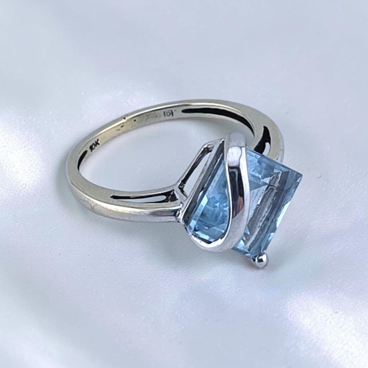 Vintage 10K White Gold Blue Topaz Modernist Ring Size 6