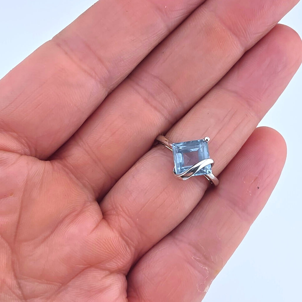 Vintage 10K White Gold Blue Topaz Modernist Ring Size 6