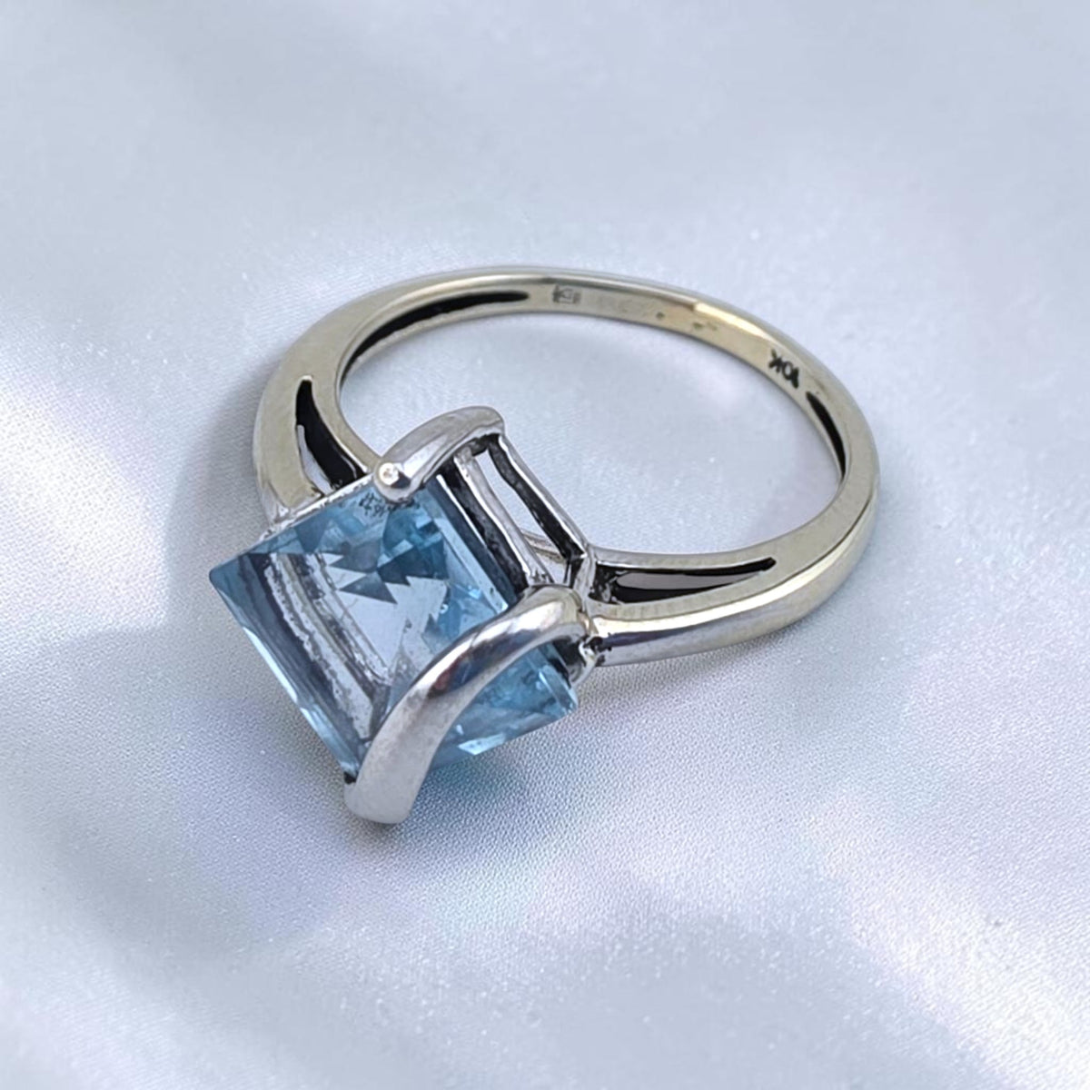 Vintage 10K White Gold Blue Topaz Modernist Ring Size 6