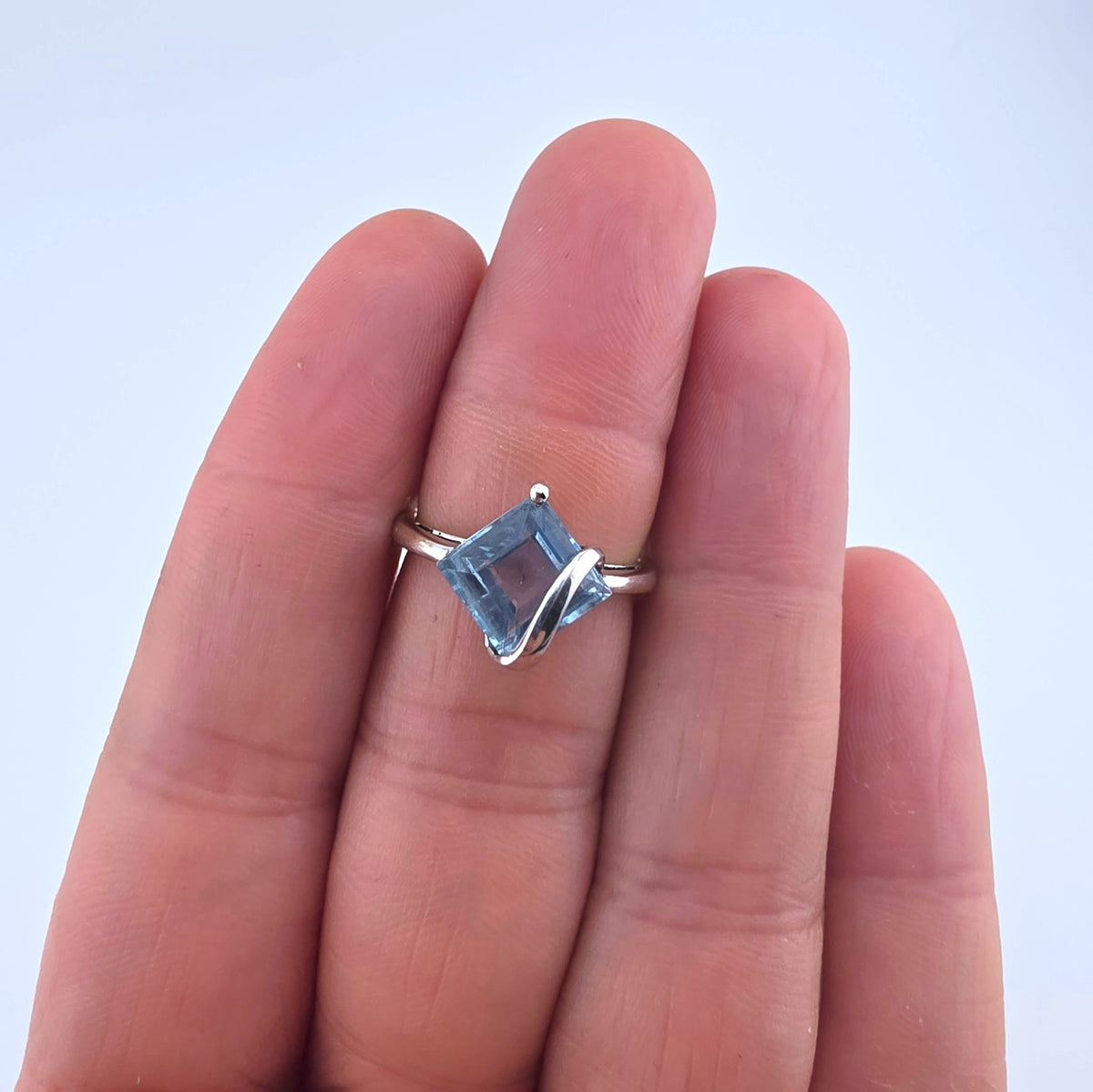 Vintage 10K White Gold Blue Topaz Modernist Ring Size 6