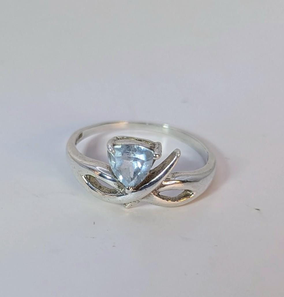 Vintage Sterling Silver Natural Sky Blue Topaz Statement Ring Size 8.5