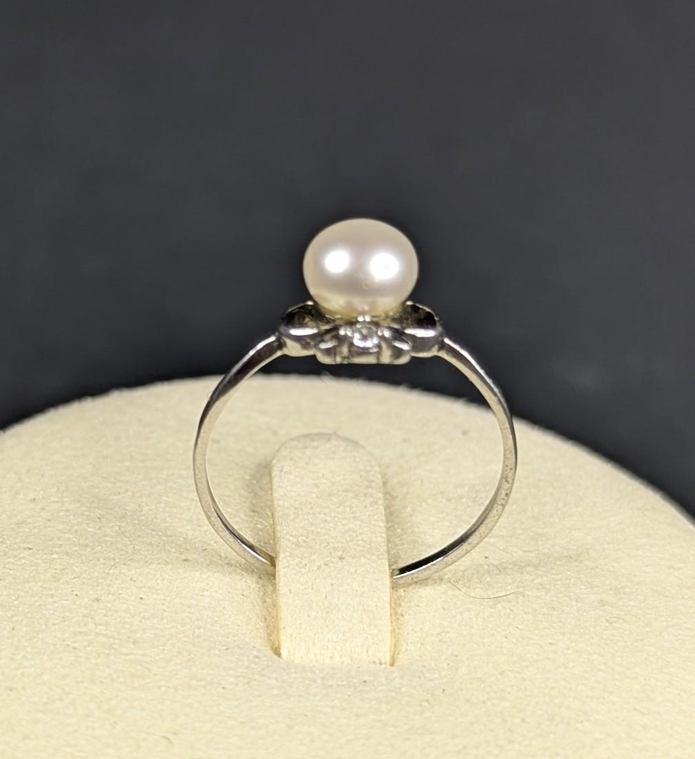 Sterling Silver 6mm Pearl Ring With CZ accent stone Size 7