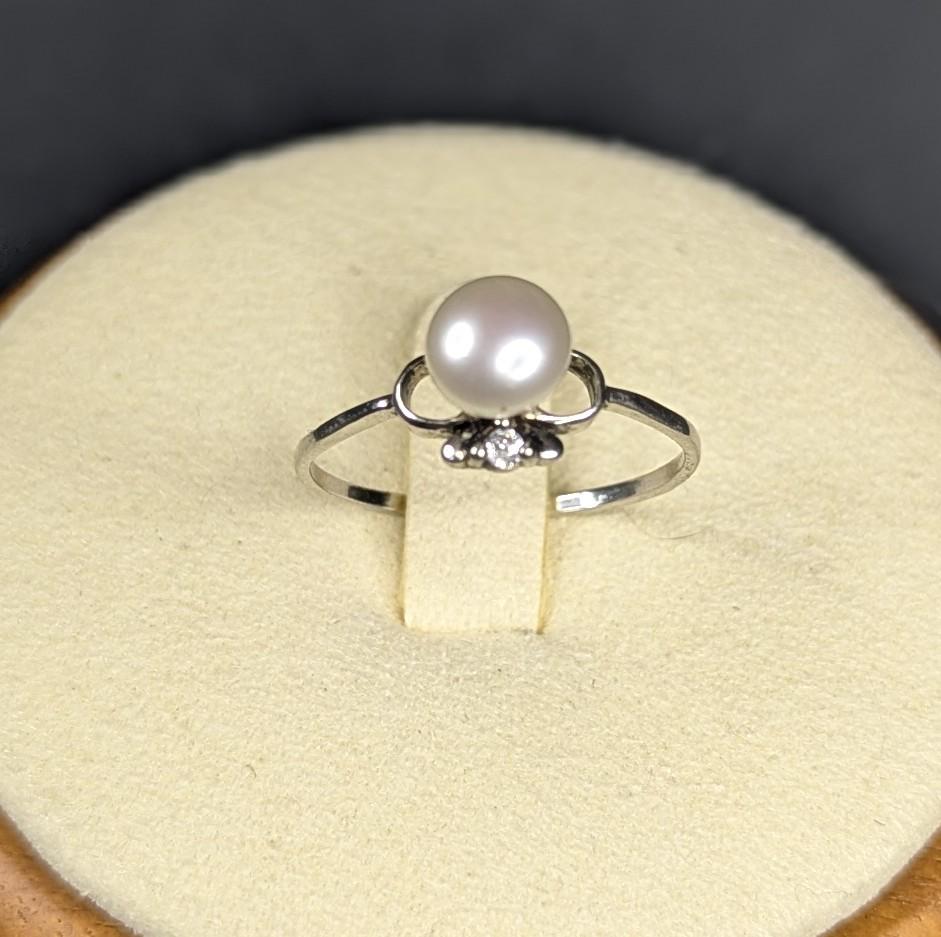 Sterling Silver 6mm Pearl Ring With CZ accent stone Size 7