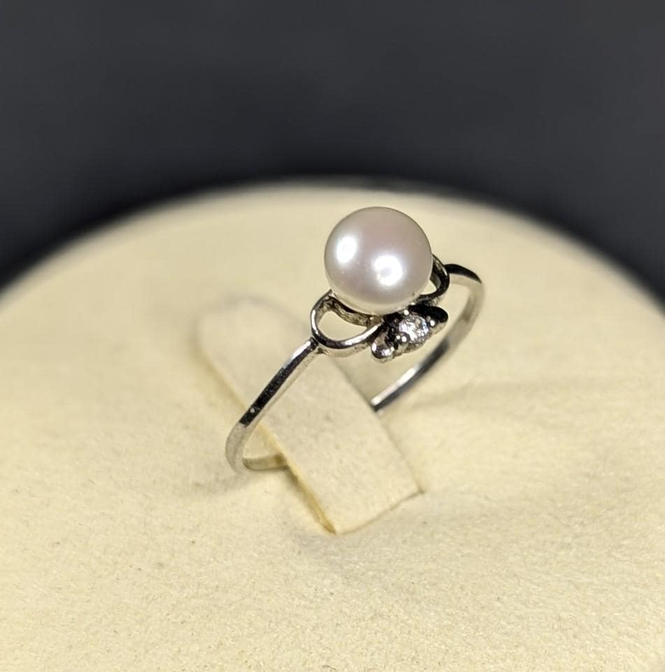 Sterling Silver 6mm Pearl Ring With CZ accent stone Size 7
