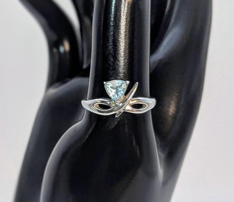 Vintage Sterling Silver Natural Sky Blue Topaz Statement Ring Size 8.5