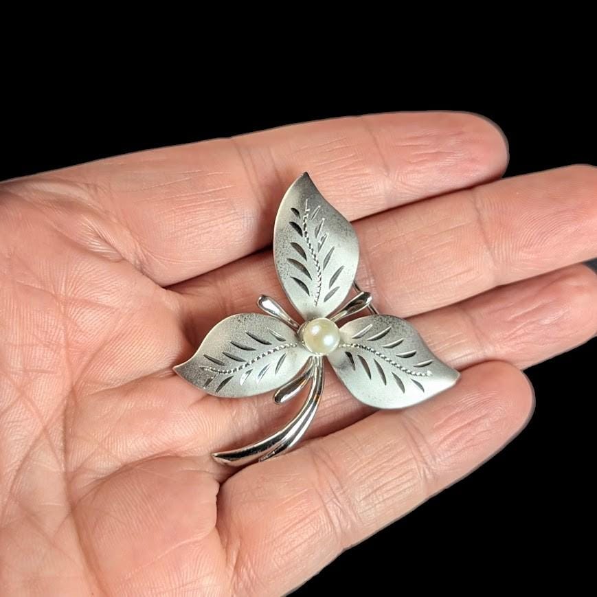 Vintage Sterling Silver Leaf Brooch with Freshwater Pearl – Signed 925 Theda