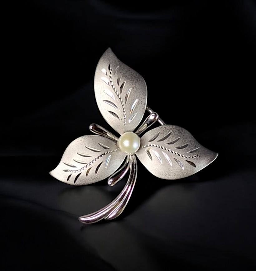 Vintage Sterling Silver Leaf Brooch with Freshwater Pearl – Signed 925 Theda
