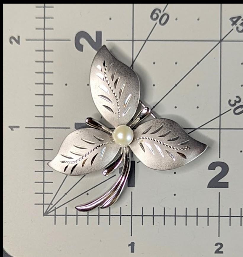 Vintage Sterling Silver Leaf Brooch with Freshwater Pearl – Signed 925 Theda