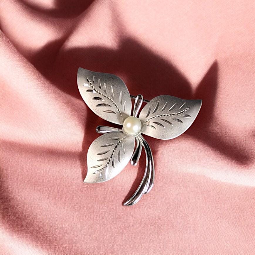 Vintage Sterling Silver Leaf Brooch with Freshwater Pearl – Signed 925 Theda