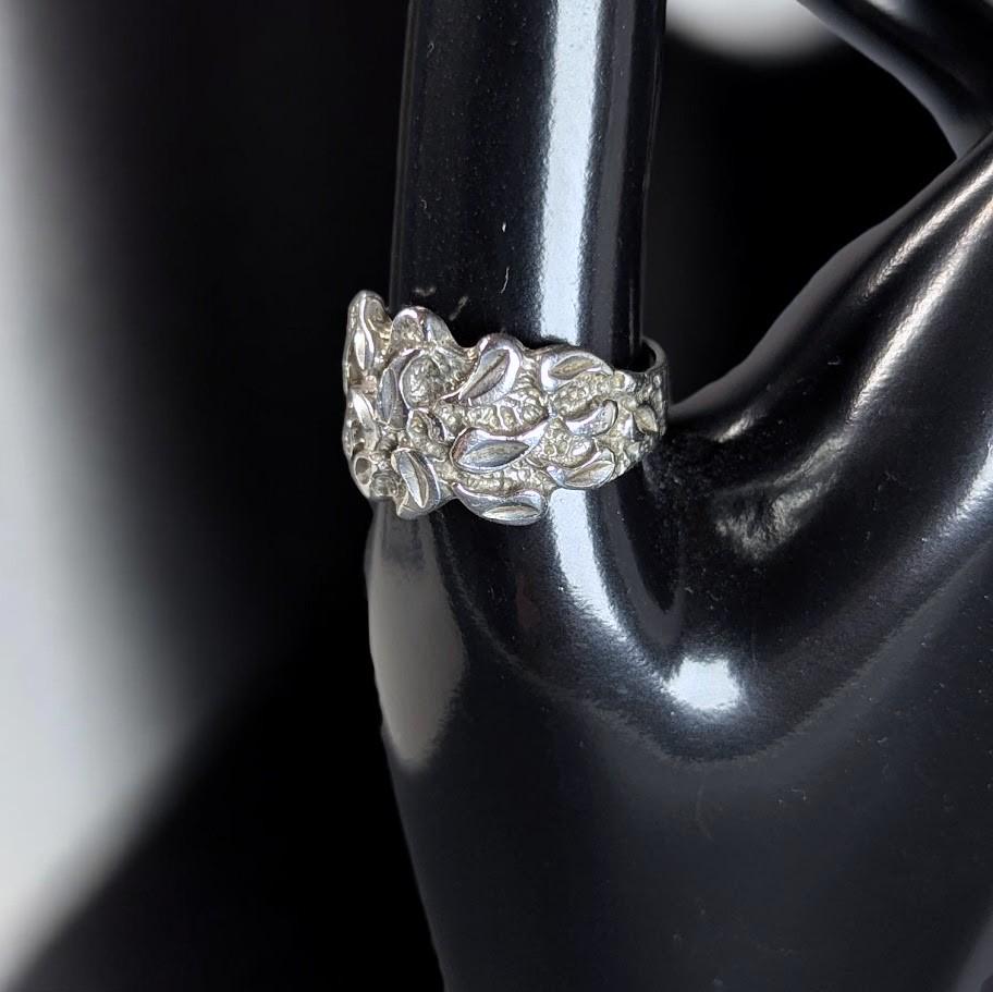 Vintage Sterling Silver Artisan Carved Floral Leaf Ring - Size 9.25