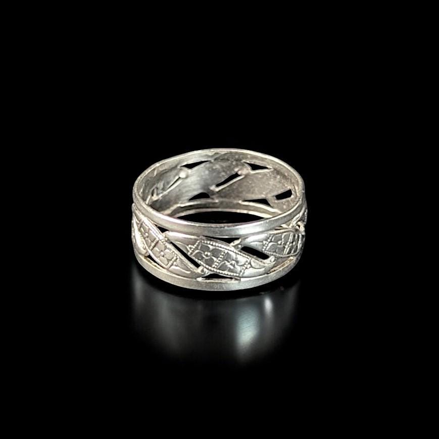 Vintage Romega Sterling Silver Ring | Size 7 | Floral Cut-Out Band | Marked and Stamped.925
