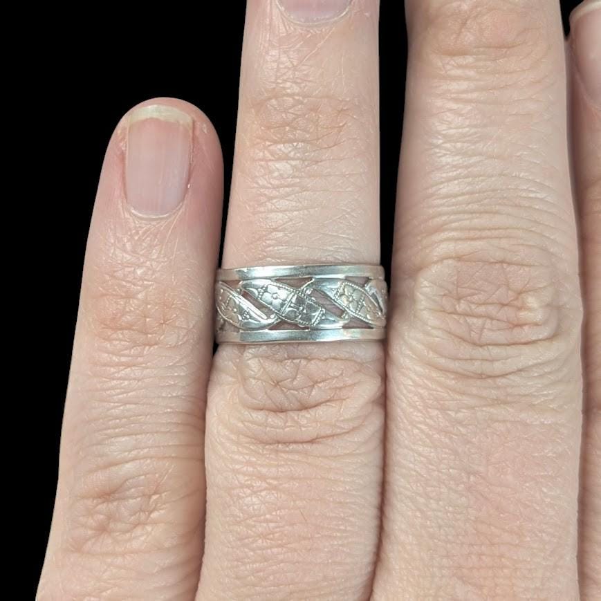 Vintage Romega Sterling Silver Ring | Size 7 | Floral Cut-Out Band | Marked and Stamped.925