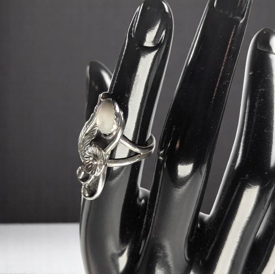 Vintage Sterling Silver Mother of Pearl Ring: Southwestern Floral Feather, Size 5.75