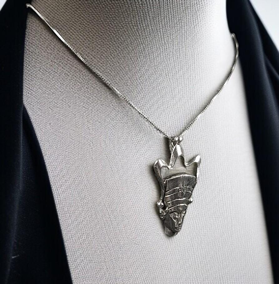 Vintage Sterling Silver Queen Nefertiti Pendant Necklace: Egyptian Revival Jewelry