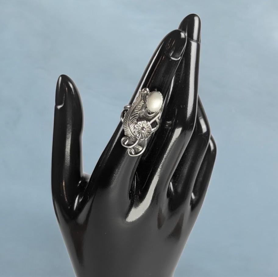 Vintage Sterling Silver Mother of Pearl Ring: Southwestern Floral Feather, Size 5.75