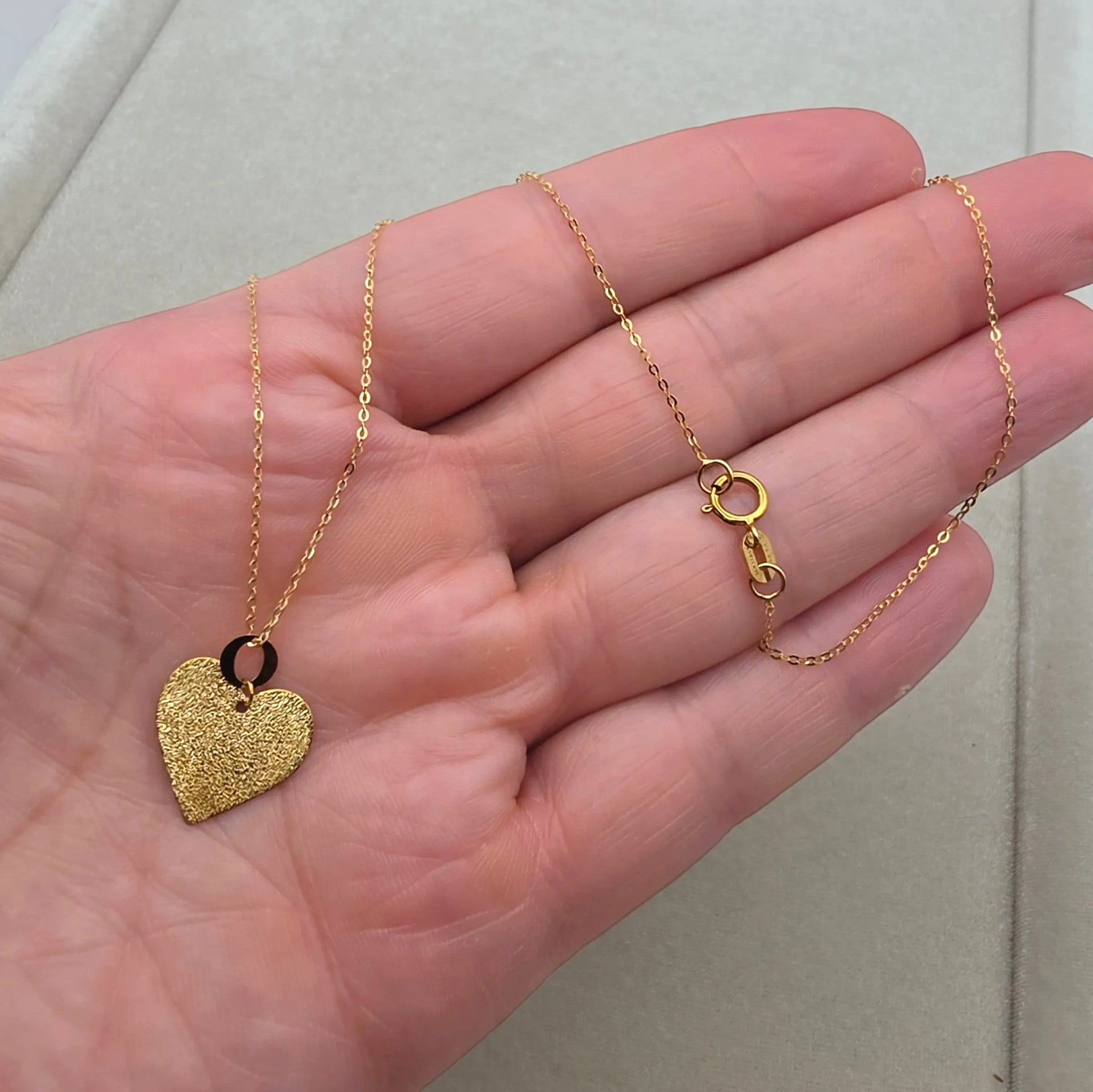 Vintage Italian 14K Gold Dainty Textured Heart Pendant Necklace, 18"